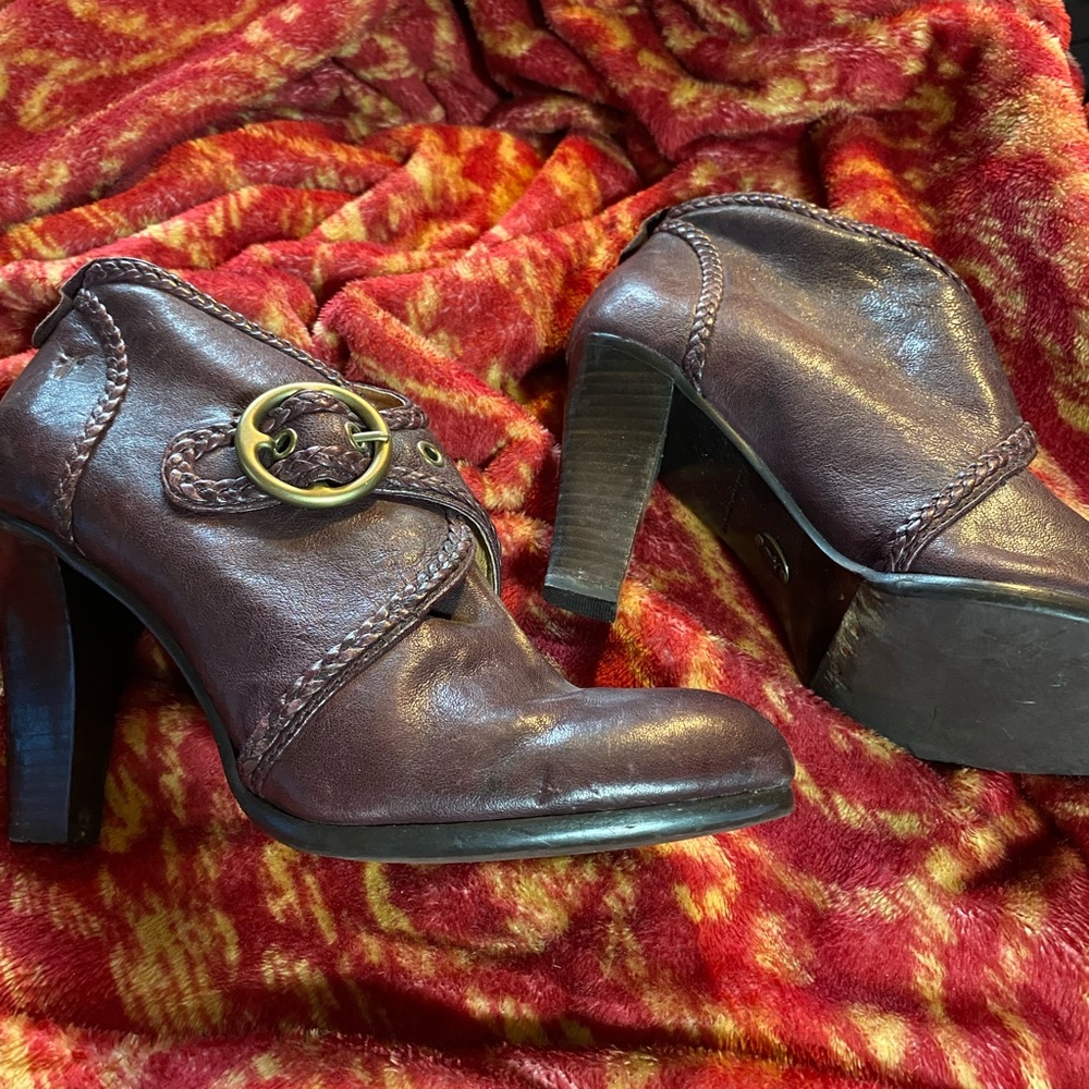 Frye women’s size 8.5 slip on heels